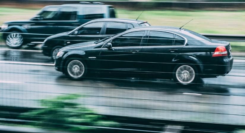 Brutális árzuhanás az autópályákon, jön a 2500 forintos éves matrica
