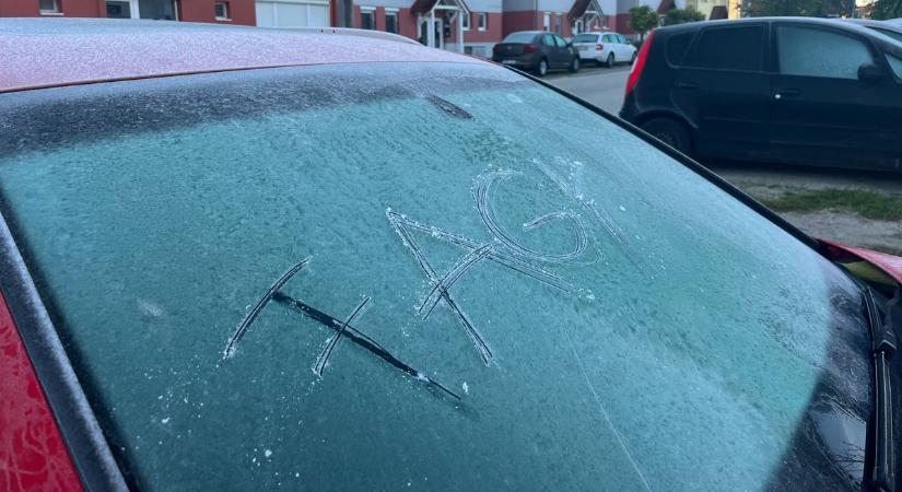 Éjszaka tiszta volt az ég - reggelre fagyott