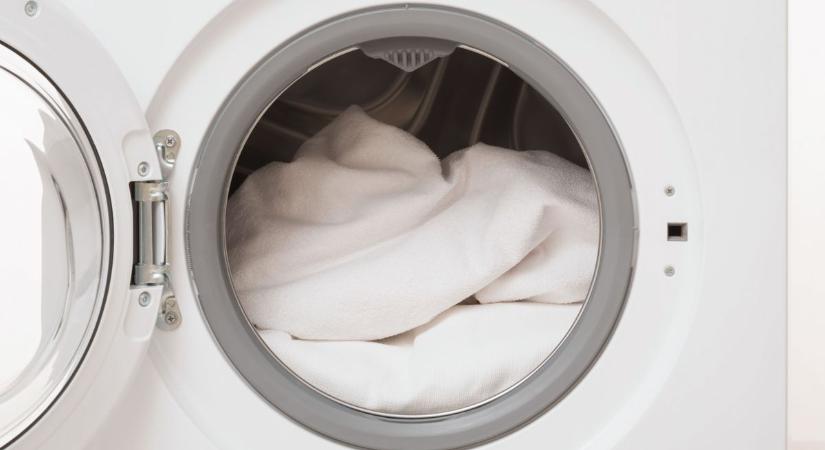 Szárítógépből kellett kimenteni egy kislányt