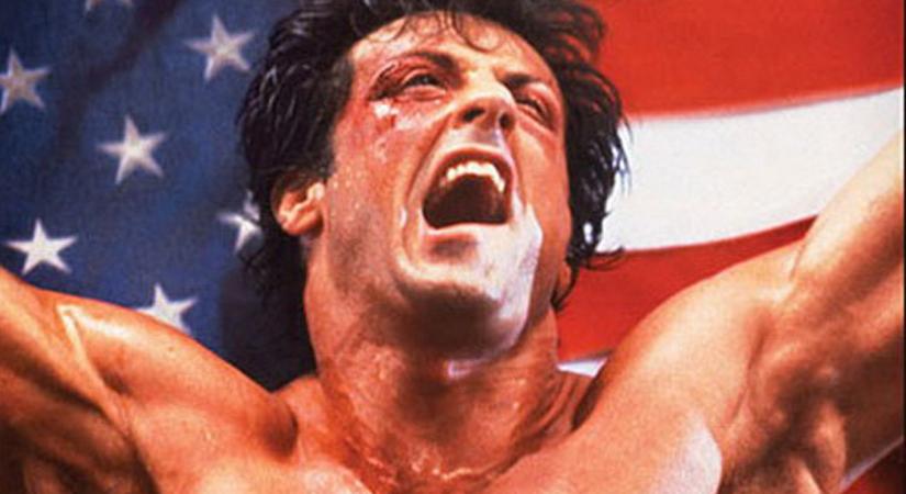 Megérkeztek az első forgatási fotók a fiatal Sylvester Stallone-ról szóló filmből, és az már biztos, hogy a Sly-t játszó színésszel nem lesz gond