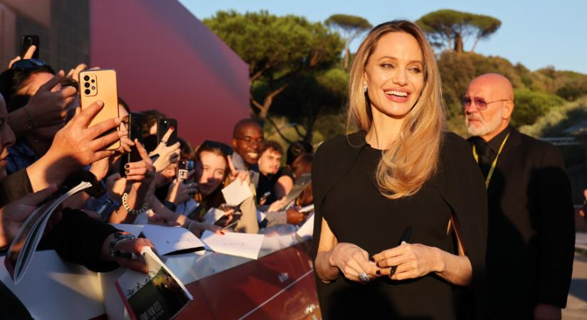 Angelina Jolie merész szettben lépett a vörös szőnyegre – mindenki őt nézte