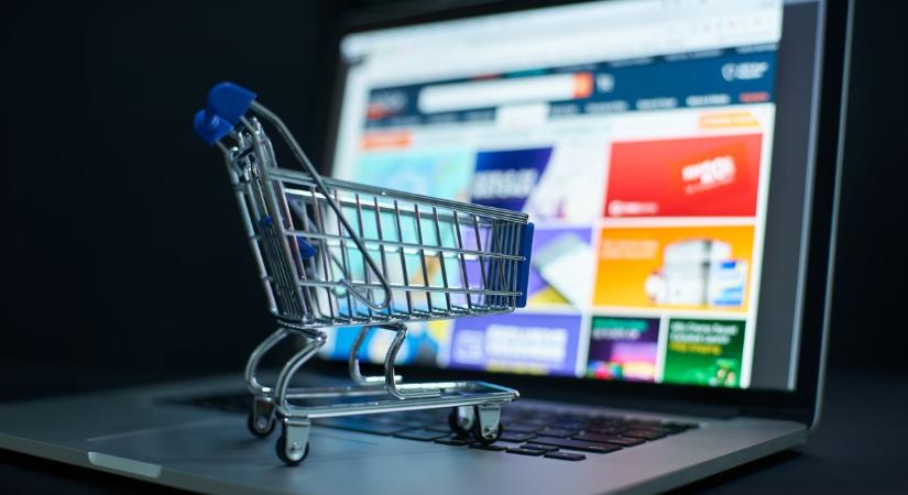 Nyakunkon az év végi akciók – így éljünk túl a webshopok és az online csalók útvesztőjében