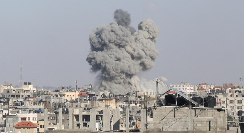 Megsértették a gázai tűzszünetet, Izrael légicsapást mért Rafah városára