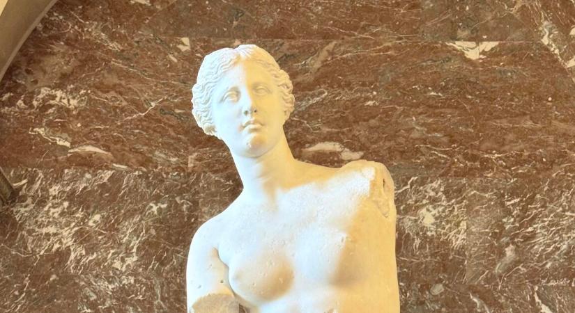 Rablás miatt bezárták vasárnapra a Louvre múzeumot