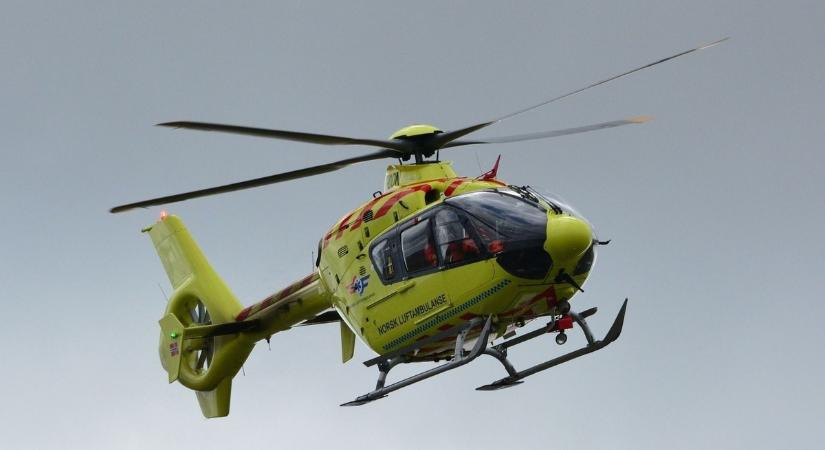 Riasztották a mentőhelikoptert: brutális erejű baleset történt a 3827-es úton