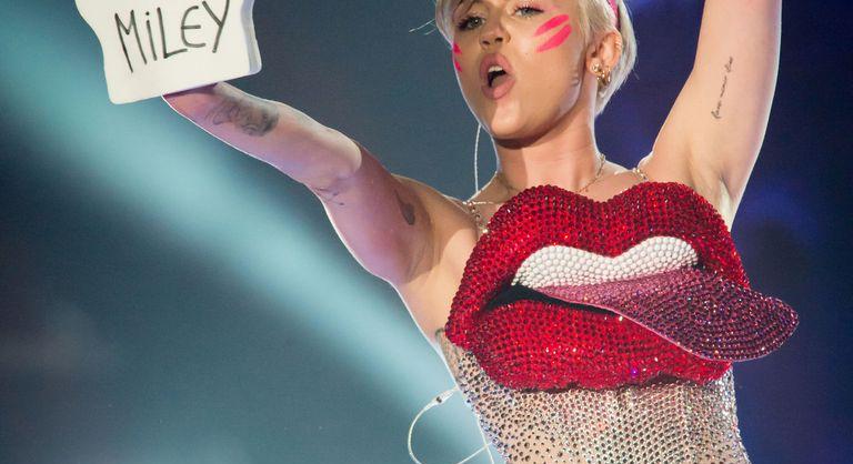 Fotó: Miley Cyrus már megint erotikától túlfűtött volt: "A mellek szebbek, mnt a herék"