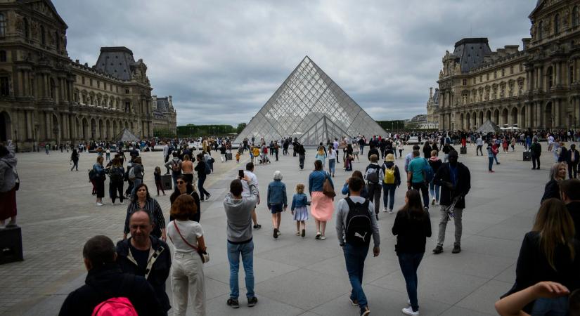 Kiderült, mit loptak el a párizsi Louvre múzeumból