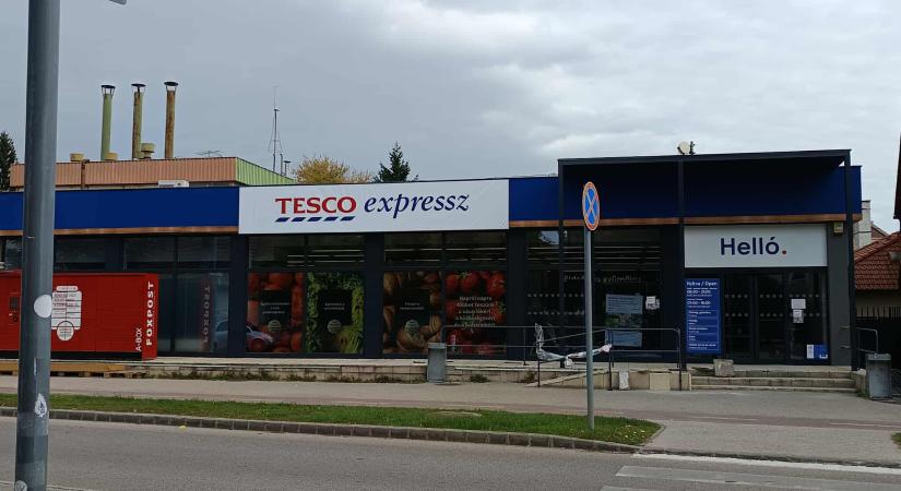 Jó hír! Hétfőtől újra nyitva a Hédervári úti Tesco!