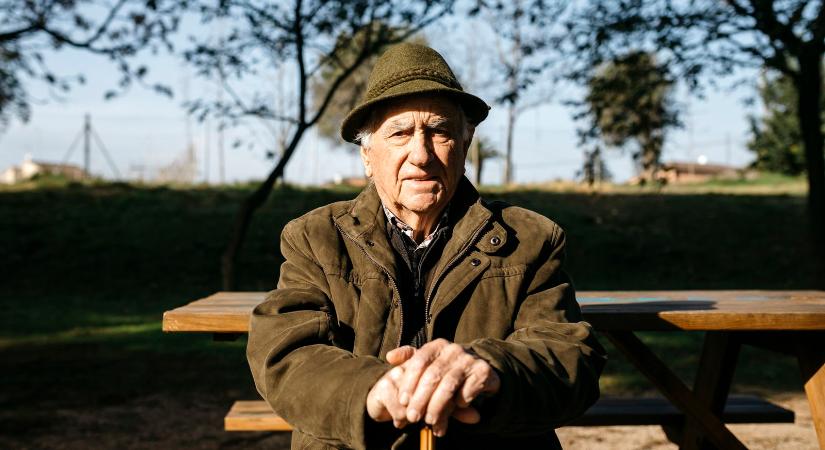 Elhunyt a 98 éves bácsi, ami a végrendeletéből kiderült, az egész országot sokkolta