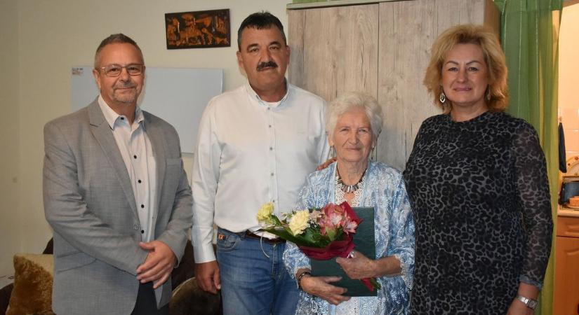 Kilencvenedik születésnapján köszöntötte a városvezető Magdi nénit