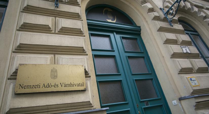 Nemi erőszak és testi sértés miatt indult eljárás a NAV egy kiképzője ellen