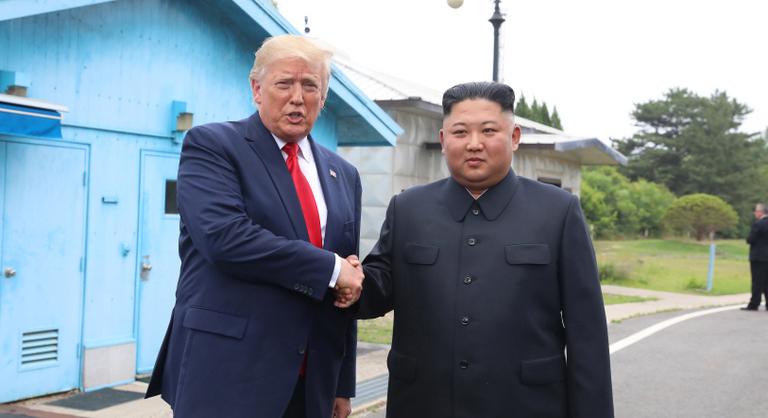 Titokban szerveznek találkozót Donald Trump és Kim Dzsongun között