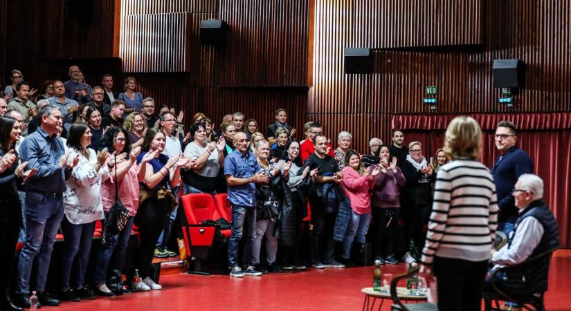 Az Ákos-portréfilm közönségtalálkozóján álló taps köszöntötte a főszereplőt