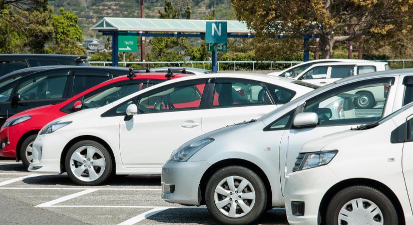 Budapest egyik legforgalmasabb csomópontjánál bővítik a fizetős parkolózónát