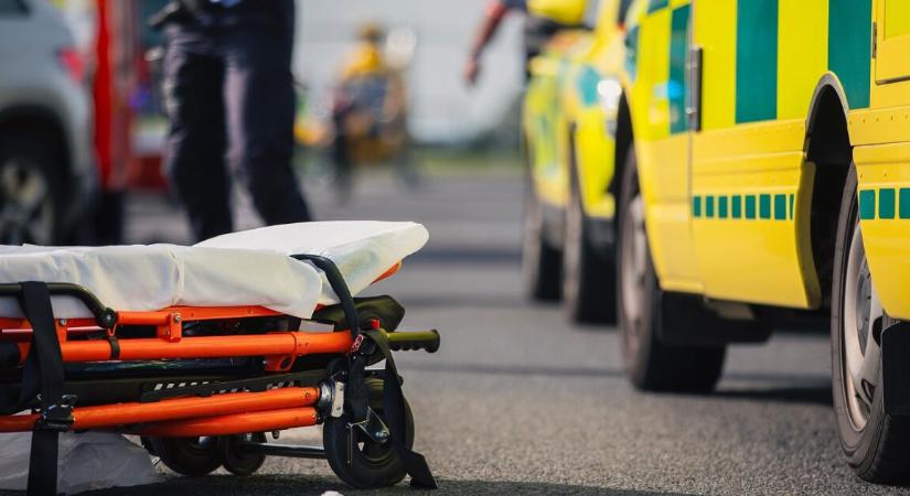 Súlyos a helyzet a demecseri balesetnél – mentőhelikopter, feszítővágó és teljes útzár