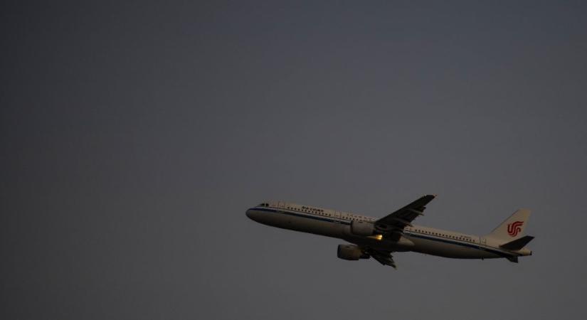 Kényszerleszállást hajtott végre egy Air China járat, miután kigyulladt egy lítiumion-akkumulátor