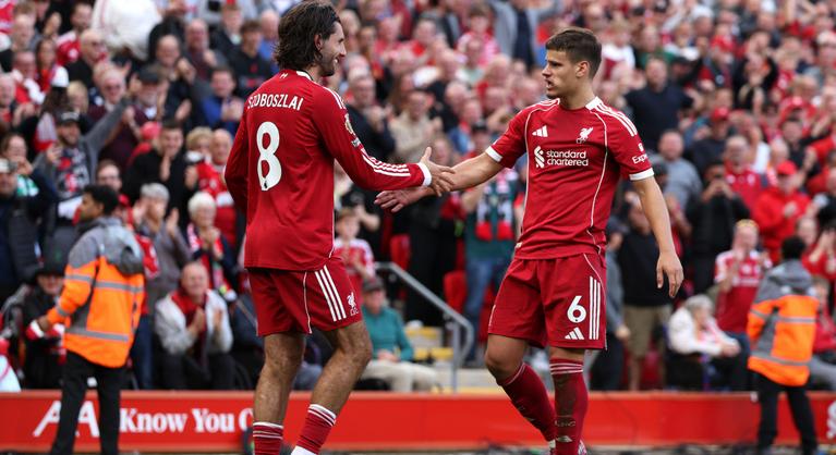 Szoboszlai és Kerkez a Liverpool kezdőjében, jön a Manchester United elleni rangadó