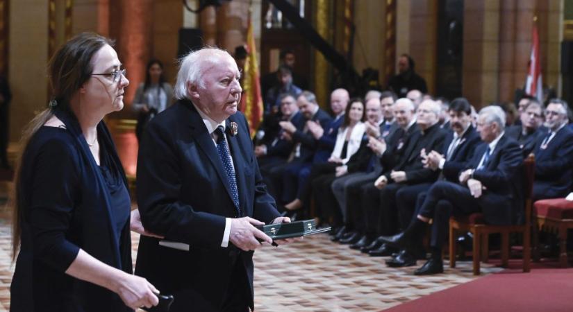 Meghalt Ágh István