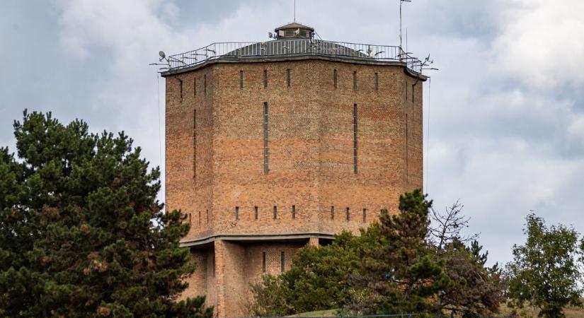 Titkok a Kálvária-domb tetején – bejutottunk a tatai víztoronyba