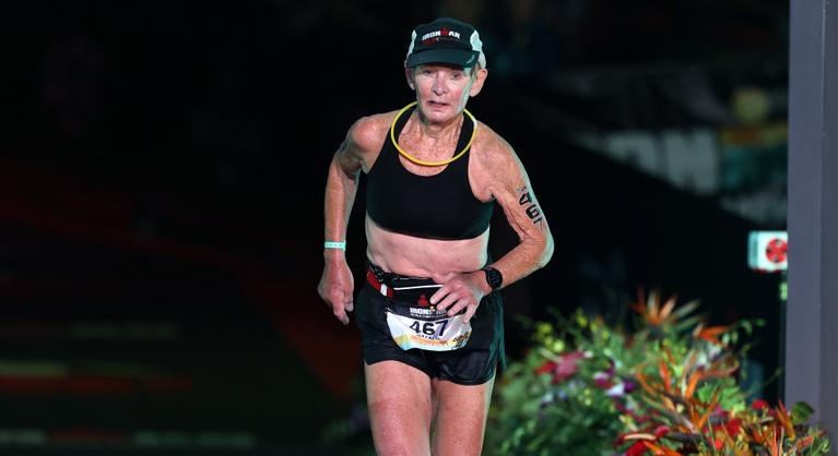 Hawaii-on írt történelmet a 80 éves nagymama, teljesítette az Ironman-világbajnokságot