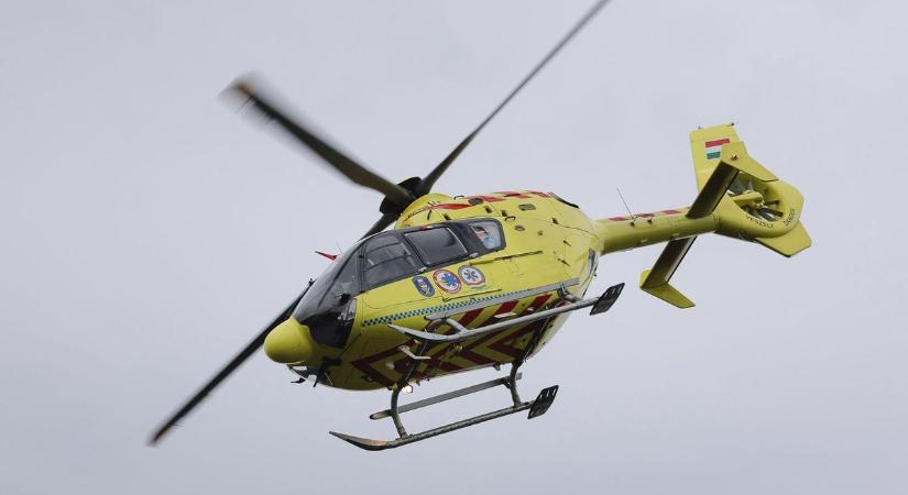 Mentőhelikopter szállt le Újszászon: kiderült, kivel siettek kórházba