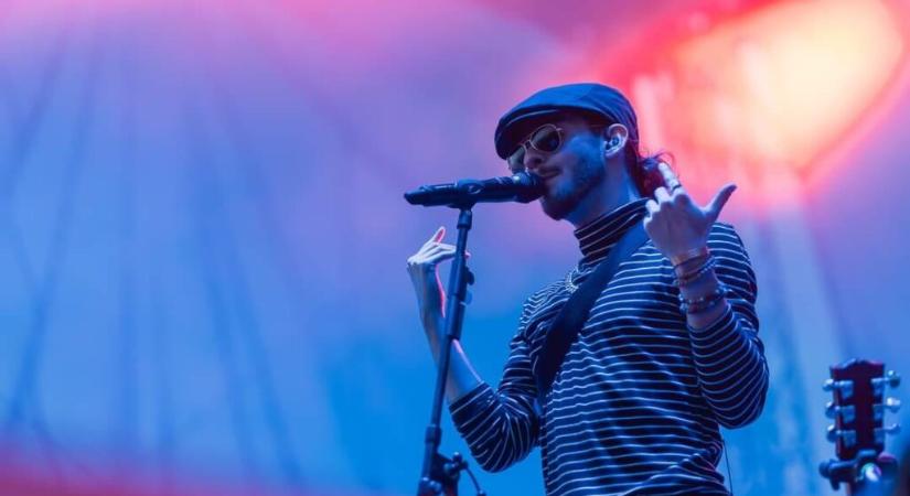 Két nap alatt két albumot is kiadott Azahriah