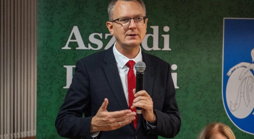 Hoppá! A teljesítményarányos bérezéssel már hatezer tanár keresete emelkedett egymillió forint fölé
