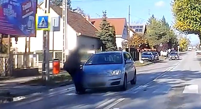 Fékezés nélkül gázoltak egy fóti zebrán, videón a megrázó jelenet