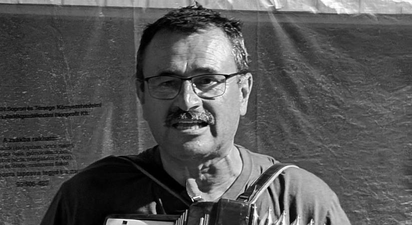 A sitkei citerazenekar művészeti vezetőjétől, Gróf Lászlótól Kovács Ferenc búcsúzik