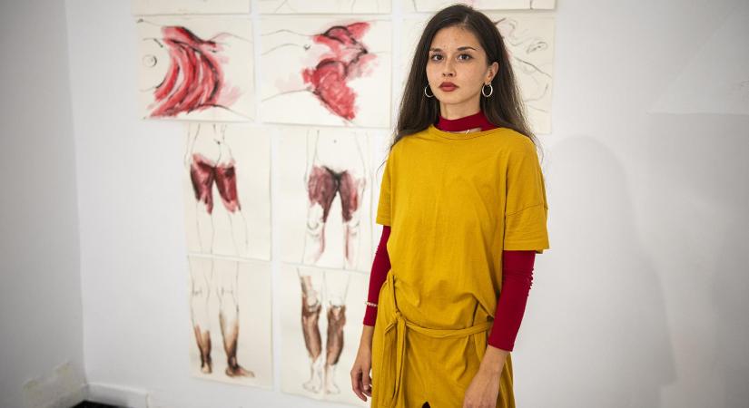 „Milyen cigánylány vagy te, hogy hegyeket mászol?” – Horváth Anita fotói a Bura Galériában