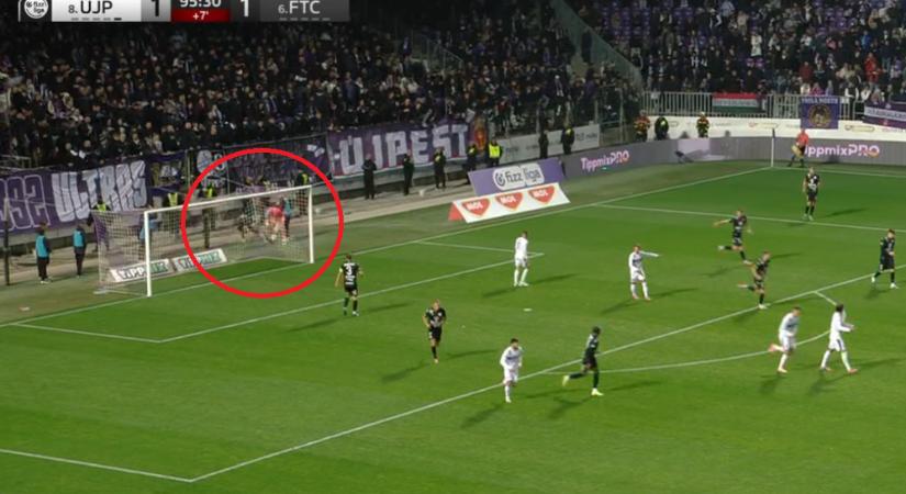Döbbenet az Újpest-Fradi végén: Gróf fellökött egy labdaszedőt, Varga Barnabás kapus lett - videó!