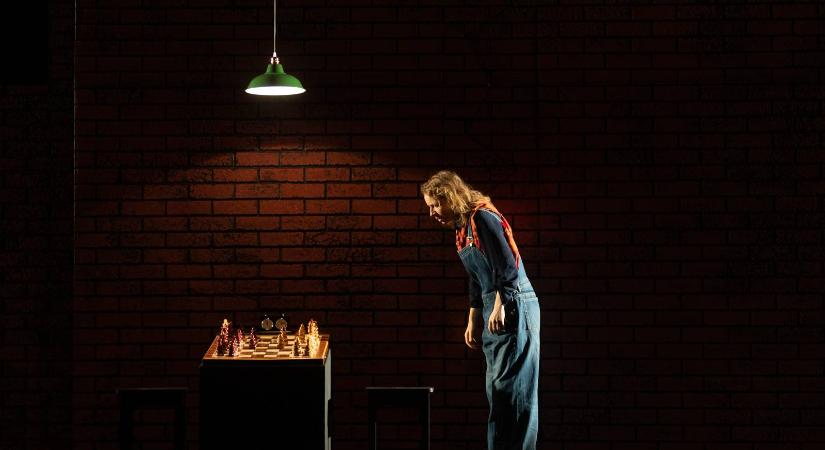 LÉPÉSRŐL LÉPÉSRE Arjun P. Anand: A sárkányfutó átka / Budapest Bábszínház