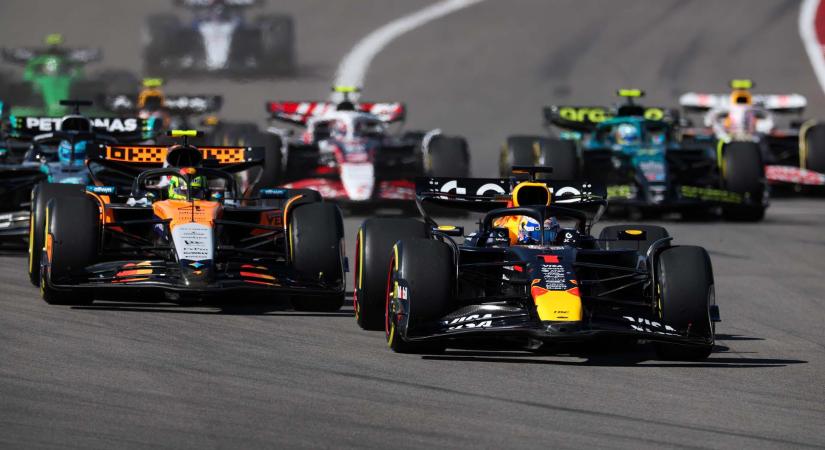 Verstappen nyert Norris és Leclerc előtt, megfogyatkozott Piastri előnye a tabellán!