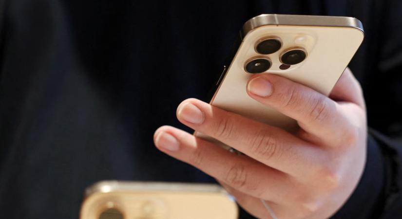 Ingyen osztogat új telefonokat a Telekom az ügyfeleinek, így kaphatjuk meg