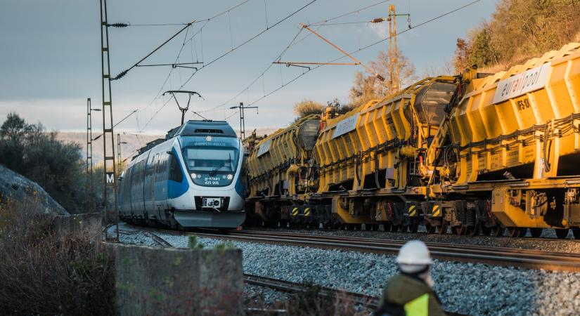 Bejelentést tett a MÁV hétfő hajnalban – váltóhiba miatt nőhet a menetidő