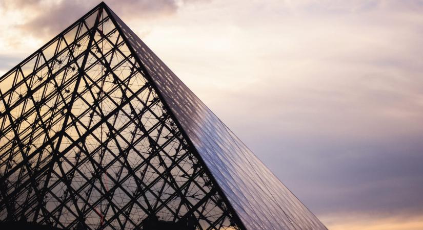 Egyre több részlet derül ki a Louvre-ban történt ékszerlopásról