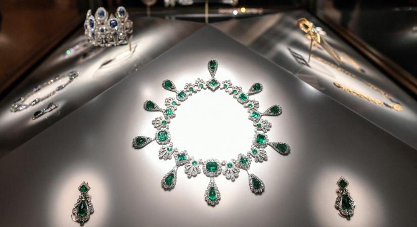 Smaragd, zafír és gyémánt, történelmi tárgyak: listán az ékszerek, amiket elraboltak a Louvre tolvajai