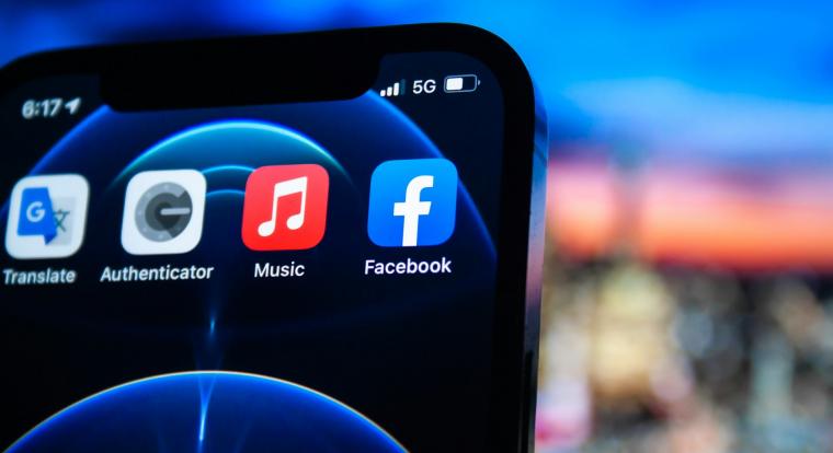 A Facebook új funkciója már a feltöltés előtt átnézi a fotóidat
