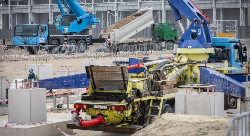 Megállás nélkül dolgoznak a gépek Paks II munkaterületén (fotókkal)