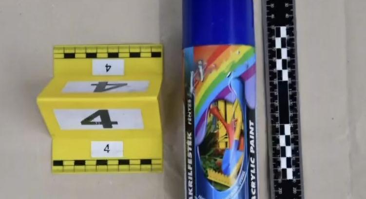 Zavarta az utcáról éjszaka beszűrődő zene, lement és bosszút állt