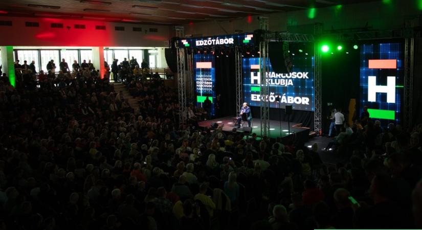 Orbán a Harcosok edzőtáborában arról beszélt, hogy nem áll jól a Fidesz mozgósítási rendszere
