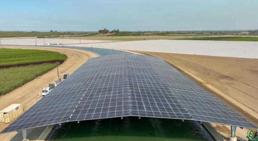 A napelem, ami áramot termel és vizet spórol