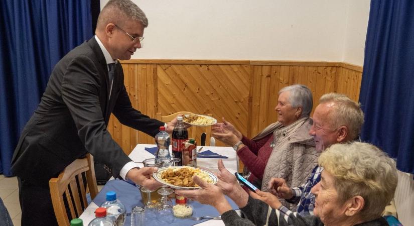 Hála és tisztelet a szépkorúaknak – meghitt ünneplés Nemescsóban