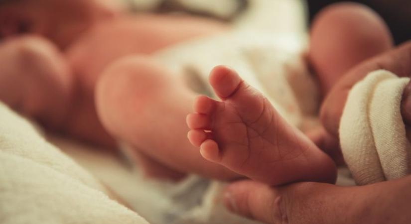 Még a fehérvári kórházat sem érte el a kismama, a mentősök kellettek a csodához