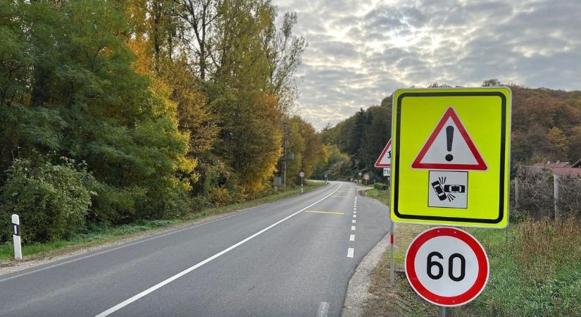 Veszélyes kanyar Ózdnál: új táblákkal és burkolati jelekkel próbálják megállítani a baleseteket!