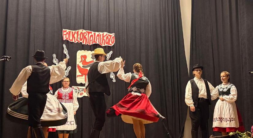 A hagyomány ünnepe Köbölkúton – sikerrel zárult a Folklórtalálkozó