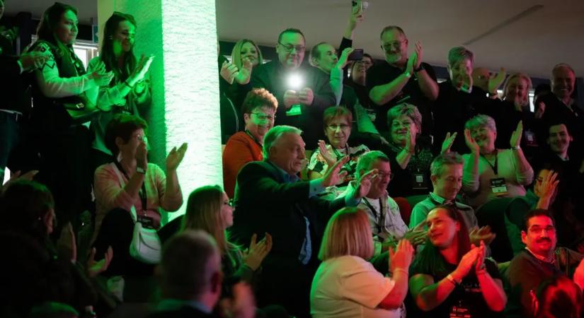 Orbán a Hrcosok Klubja edzőtáborában: nem áll jól a Fidesz mozgósítási rendszere