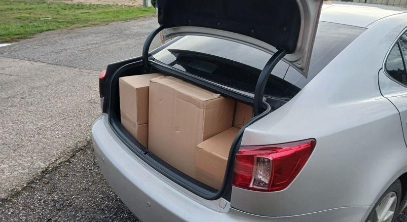 Sötét táskák, még sötétebb titkok – a pénzügyőrök sem hitték el, mi rejtőzött a csomagtartóban (fotókkal)