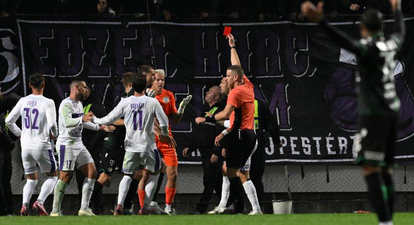 Dühében fellökött egy labdaszedő kisfiút Gróf Dávid az Újpest–FTC-derbin, áll a bál a botrányos tette miatt