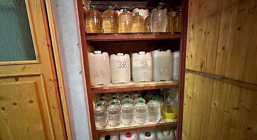 Papíron zárva volt, valójában majd 900 liter illegális párlat lapult a hevesi szeszfőzdében
